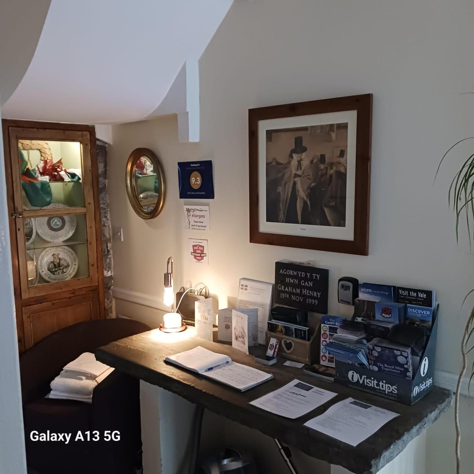 Mair'S Hotel Bridgend  Buitenkant foto